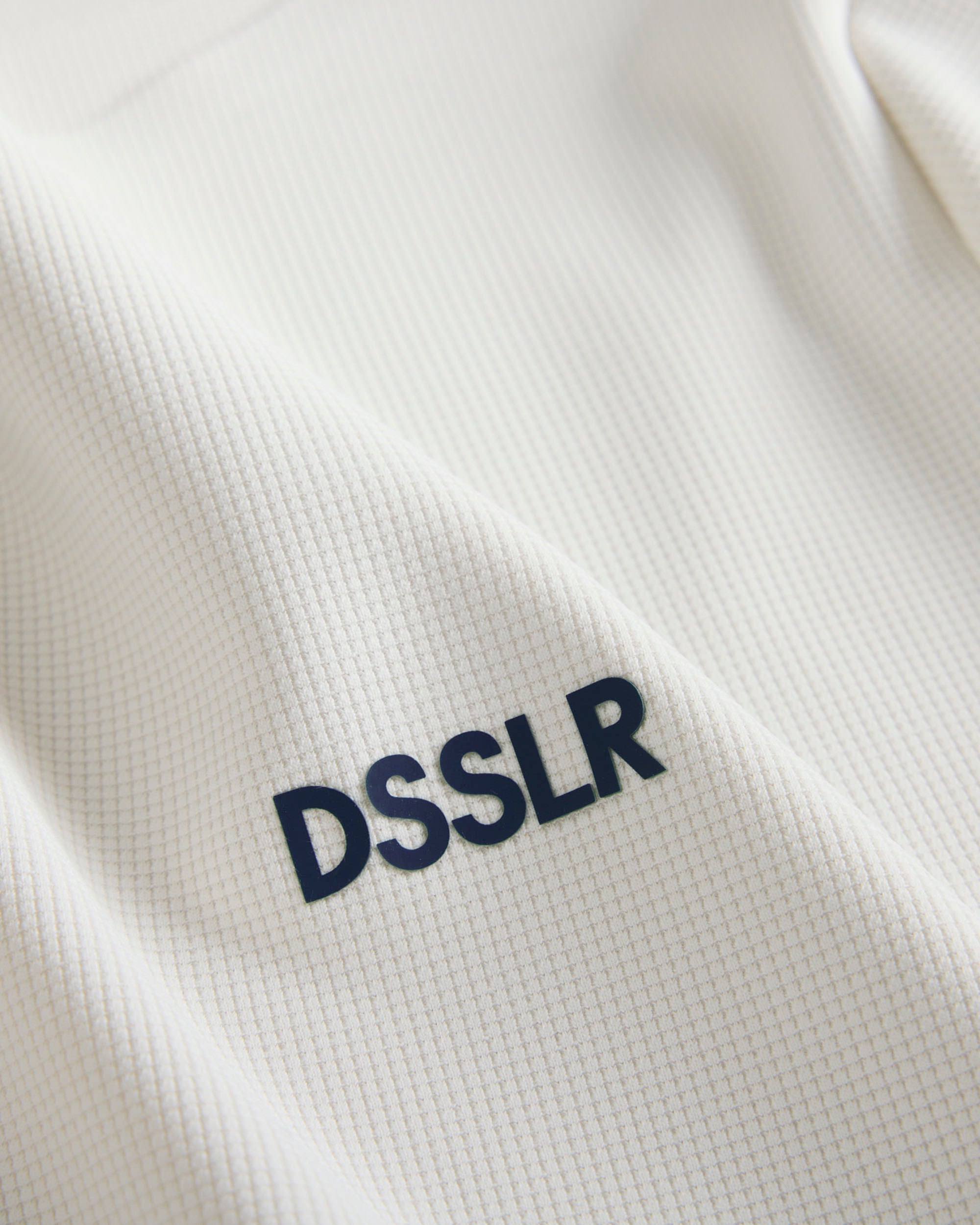 Dsslr: cropped shirt - Off White/Sky Captain Blue